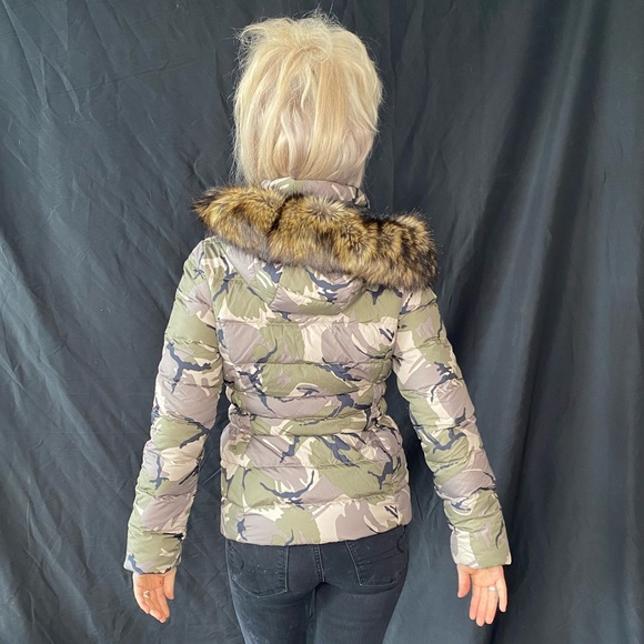 Brand New North Face camo bomber - Picture 5 of 6